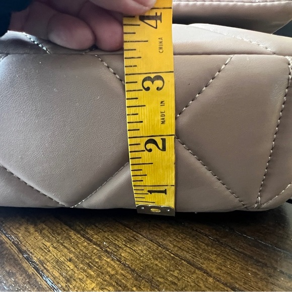 NWT Gilda Paris Tan Soft Quilted Twist lock Chain Handbag/Crossbody - Picture 10 of 12